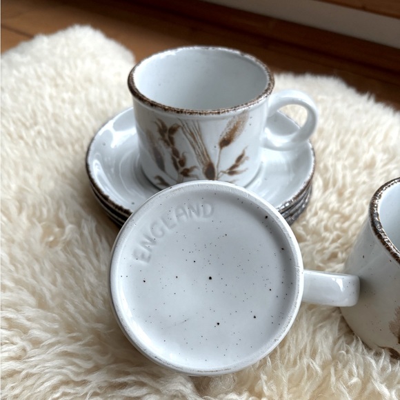 Vintage Midwinter Wild Oats Stoneware Cups and Saucers - Picture 6 of 9